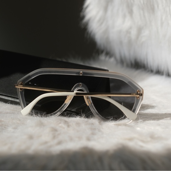Fendi Sunglasses - Picture 5 of 6